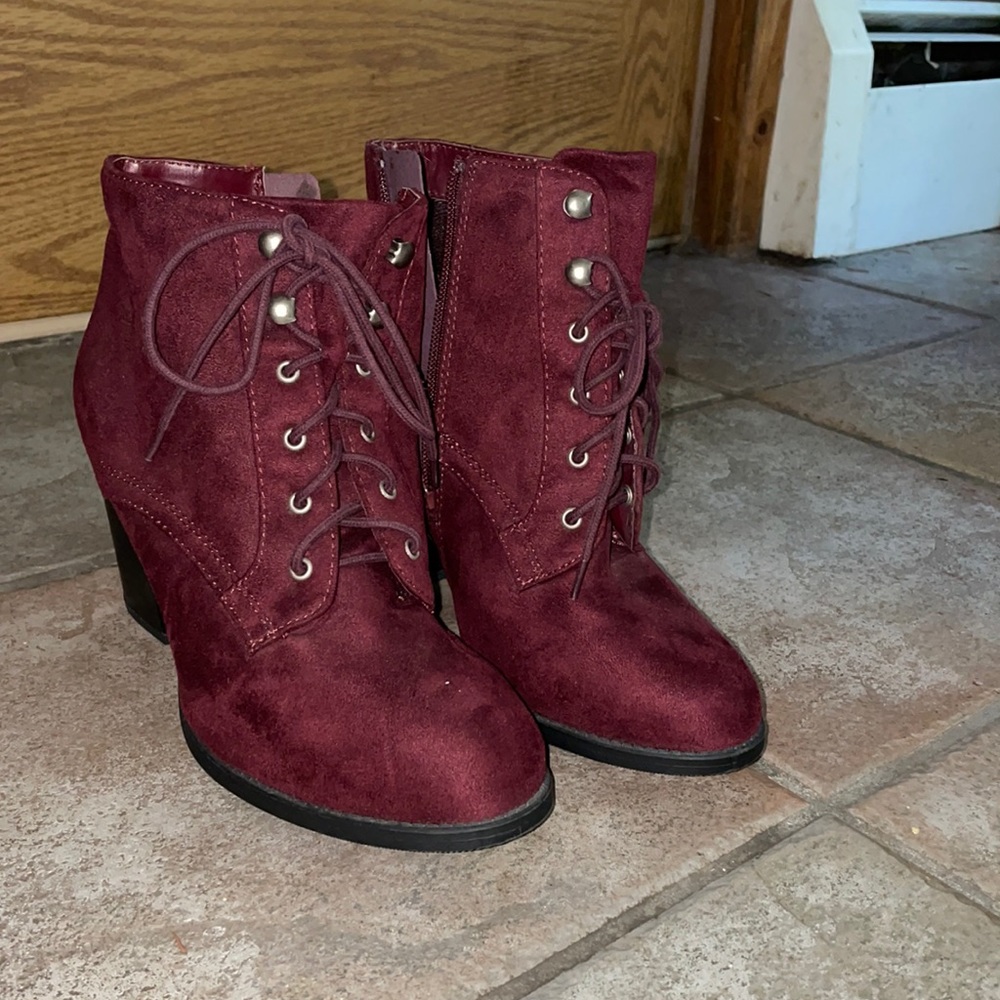 Super Cute suede wine color boots